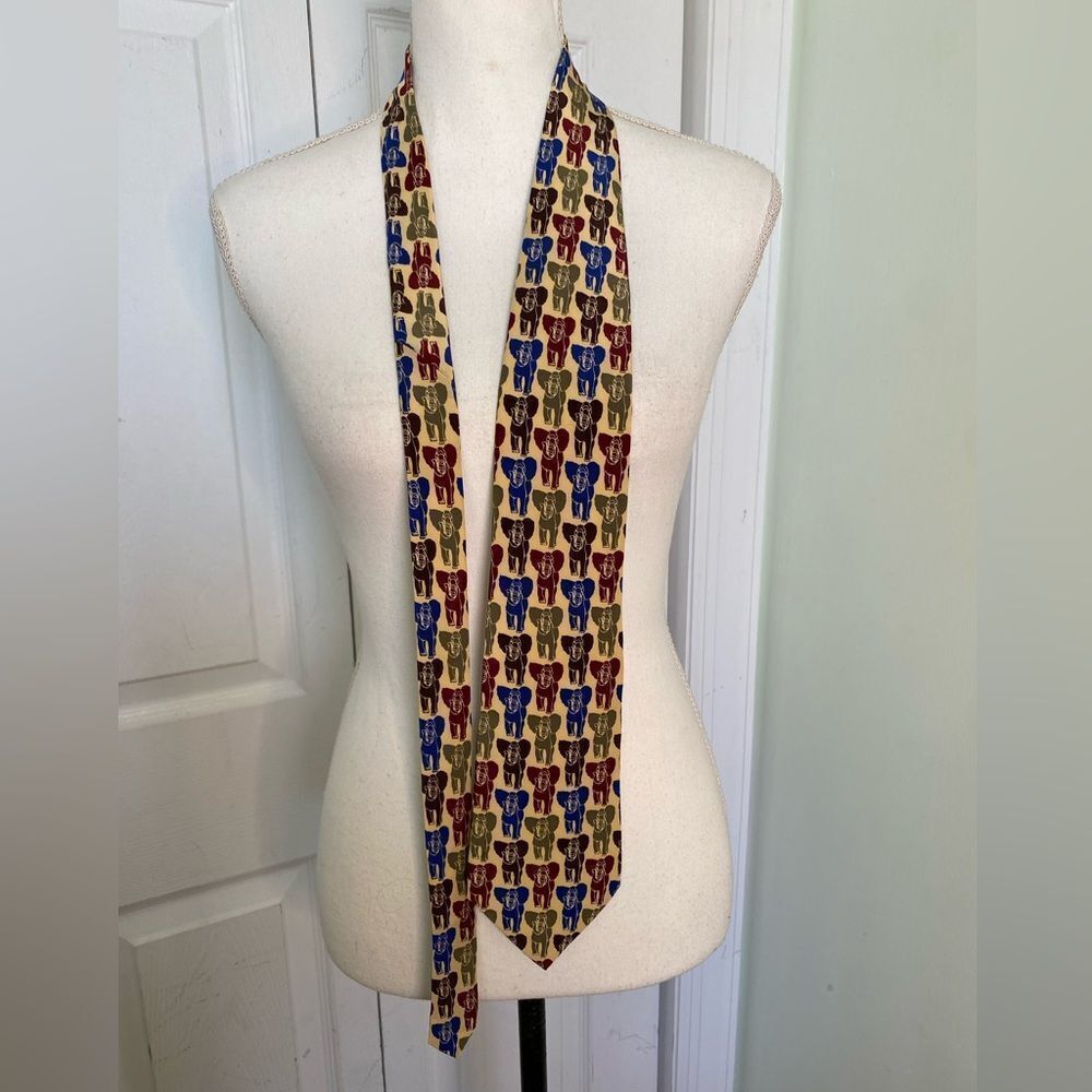 1990s Elephant Patterned Silk Tie By Vichy Davis New York
